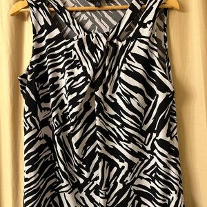 Beautifully detailed black and white blouse.